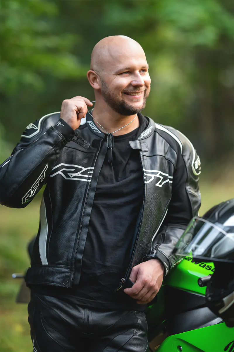 Męska sesja lifestyle z motocyklem - GOYKA Poznań