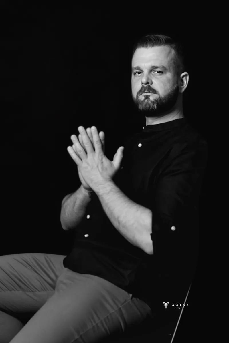 Męska sesja zdjęciowa Poznań - portret studyjny