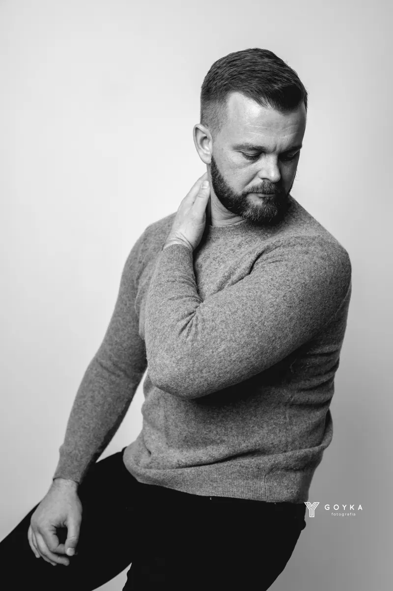 Zdjęcia na Tinder Poznań - naturalny portret w studio